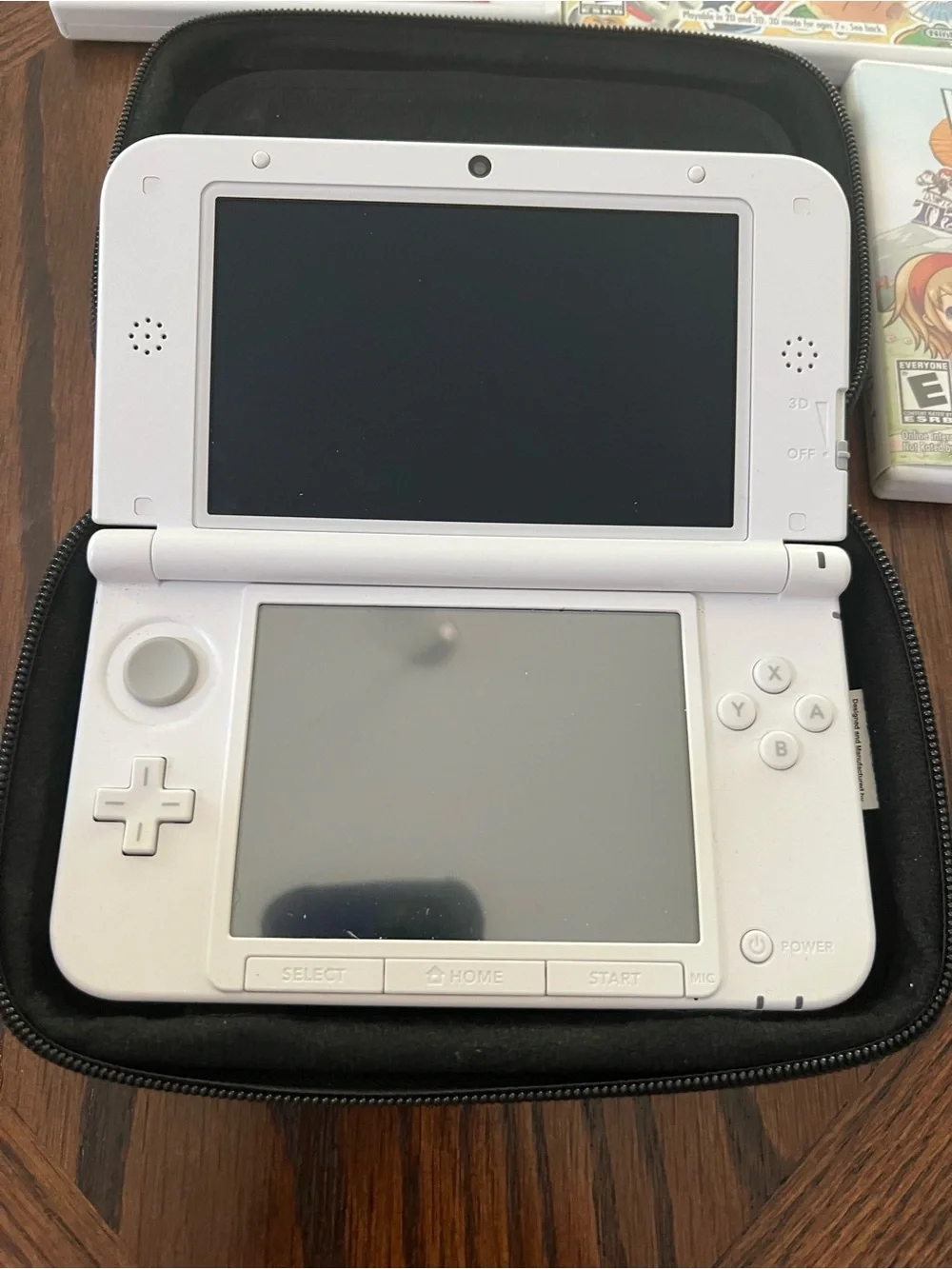 Nintendo 3DS XL Yoshi Limited Edition Console Bundle + 4 Games and case
